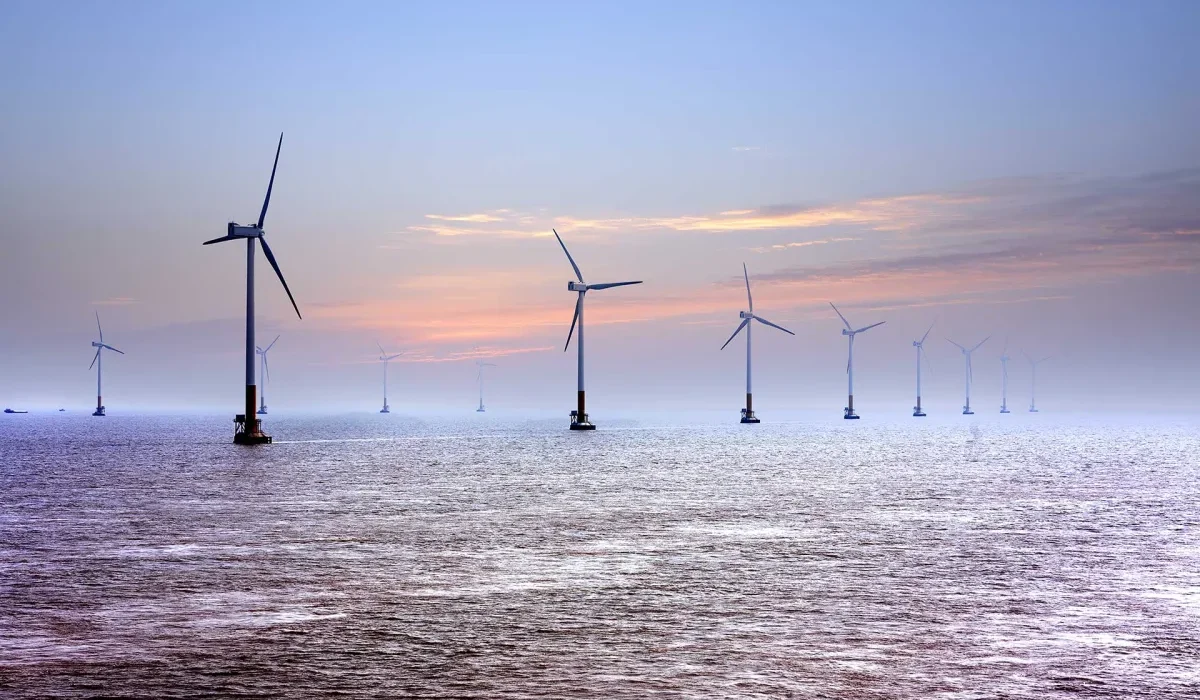 Transition Énergétique : Une Ferme Éolienne Offshore Stocke l'Énergie avec des Batteries Tesla