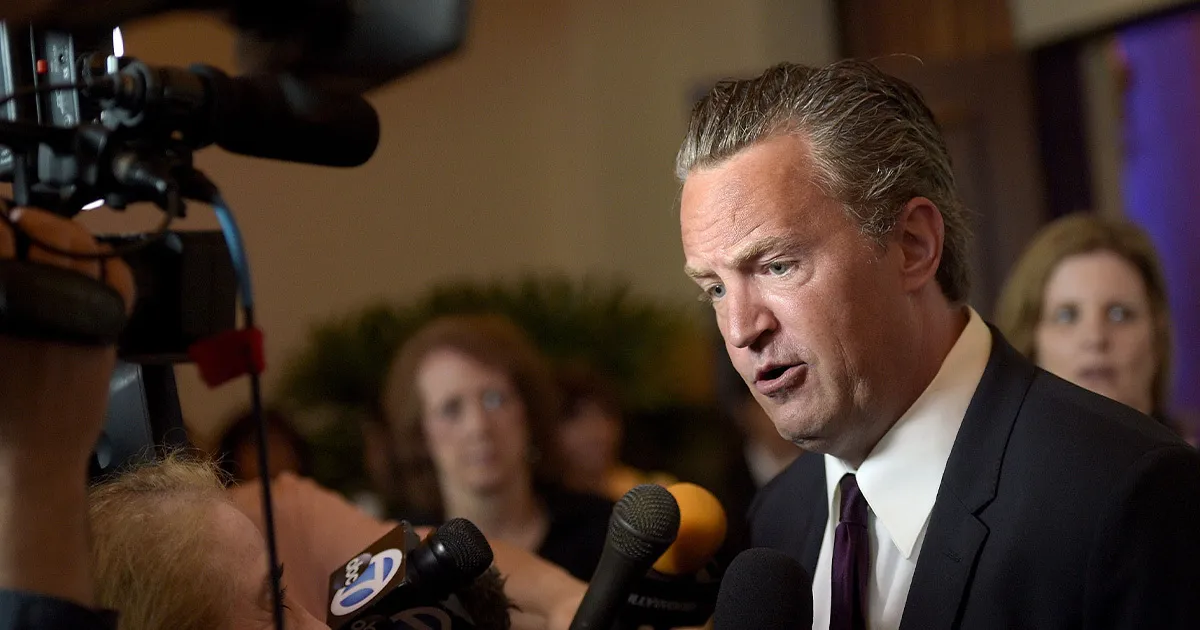 Un Médecin Traite Matthew Perry de 'Moron' Lors de la Prescription de Kétamine