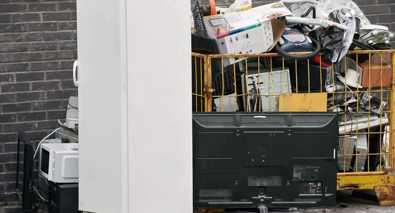 Un amateur de technologie dévoile une incroyable trouvaille au centre de recyclage : 'Quelle chance !'