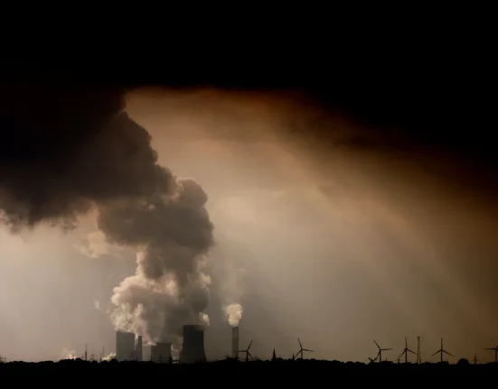 Un avenir sans fossiles : Los Angeles s'engage vers l'énergie 100 % propre.