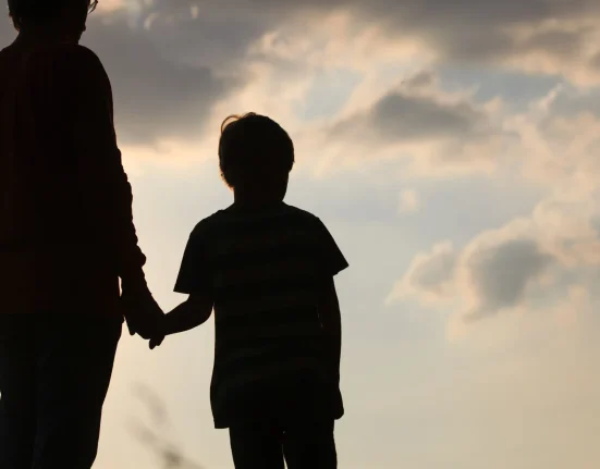 Un lien inquiétant entre la santé des pères et de leurs enfants : Alerte pour les futurs papas