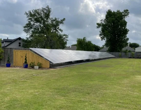 Un propriétaire dévoile l’installation solaire XXL qui a fait passer sa famille hors réseau : « Un système monstrueux »