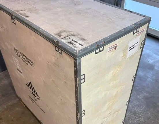 « Un propriétaire dévoile son avis sans filtre après le déballage d'une batterie de secours pour maison de 900 livres : 'C'est un véritable mastodonte' »