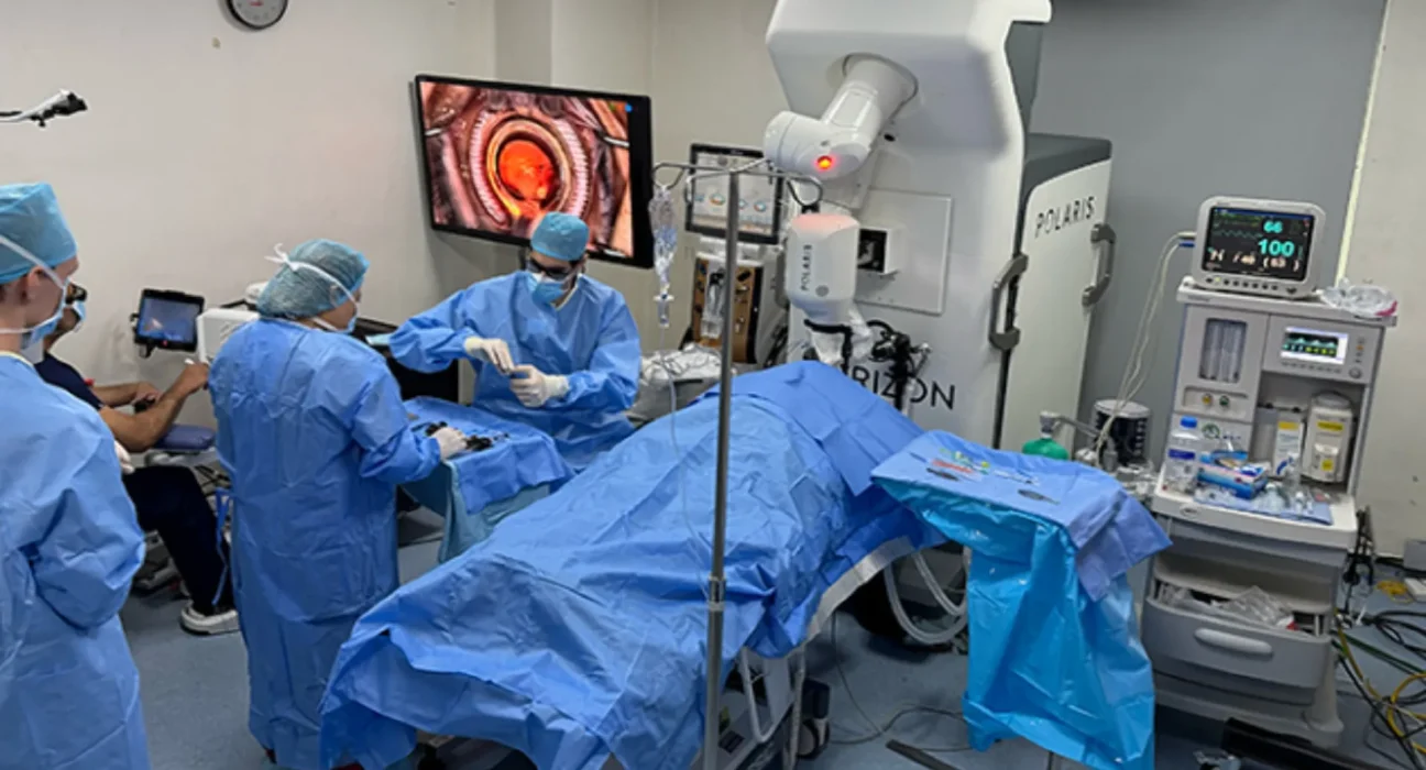Un robot de précision micrométrique réalise la première chirurgie de la cataracte au monde