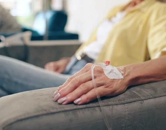Une découverte révolutionnaire : des scientifiques transforment les déchets en éléments essentiels pour des médicaments anti-cancer.