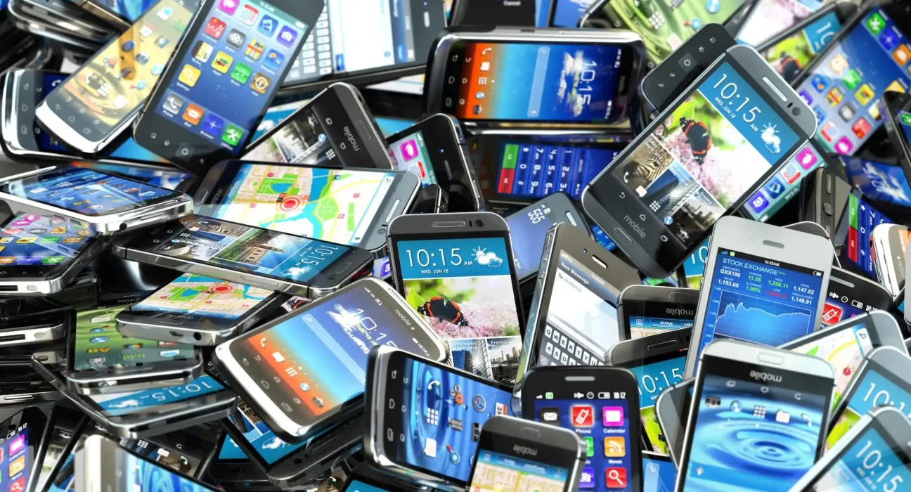 Une nouvelle étude met en lumière un danger caché dans les appareils électroniques : 'Les femmes enceintes et les enfants en sont particulièrement exposés'