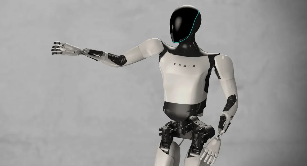 Une nouvelle vidéo du robot Optimus de Tesla suscite des interrogations après des mouvements troublants : 'On dirait un … désastre'.