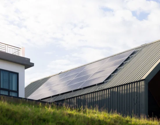 Une technologie révolutionnaire pour transformer les panneaux solaires : 'De nouvelles perspectives s'ouvrent'.