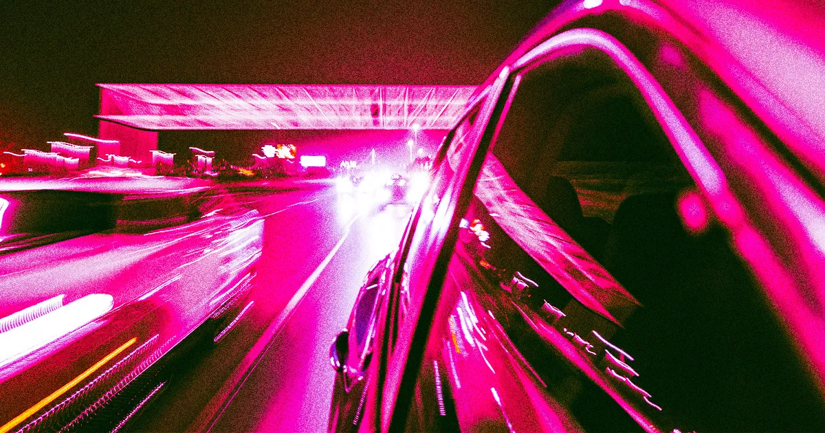 Vidéo Capturée : Une Tesla Autonome Frappe un Train en Mouvement Malgré les Efforts du Conducteur