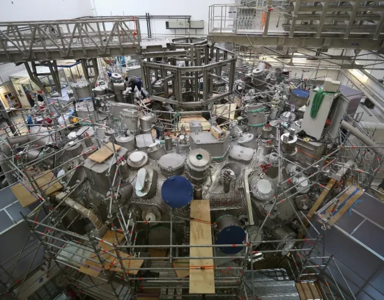 Wendelstein 7-X : Le Plus Grand Réacteur de Fusion Nucléaire au Monde Prend Vie