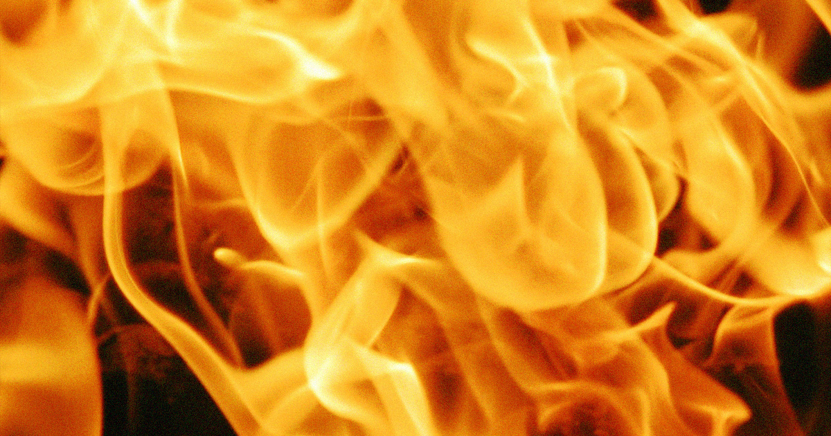 Chef des pompiers : Les rapports sur l'accident enflammé de Tesla sont largement exagérés.