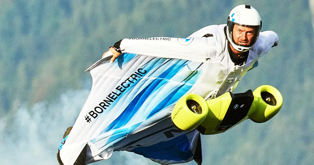 Combinaison Electrique : Volez à 300 km/h !