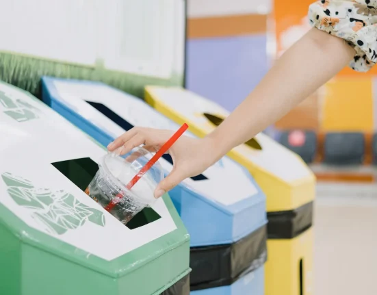 Découverte révolutionnaire : une avancée majeure pour l'avenir du recyclage des plastiques