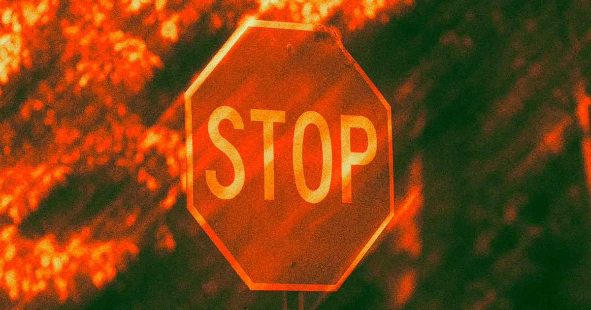 Des Hackers Manipulent des Panneaux Publicitaires pour Faire Freiner les Voitures Autonomes.