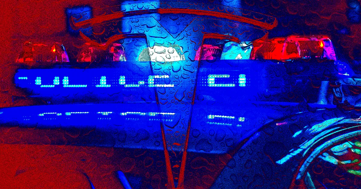 Des agents de police poursuivent Tesla après un accident impliquant une voiture autonome ayant blessé cinq policiers