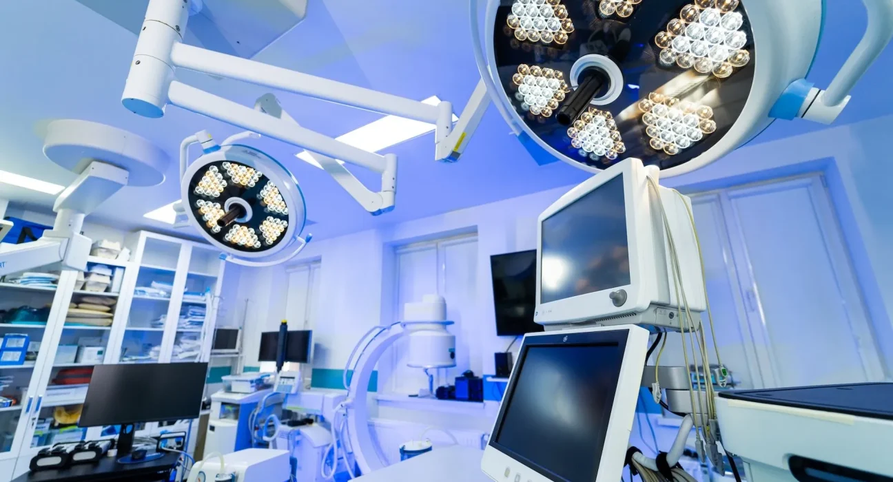 Des chercheurs révèlent des enjeux préoccupants concernant des dispositifs médicaux couramment utilisés : une analyse des matériaux s'impose