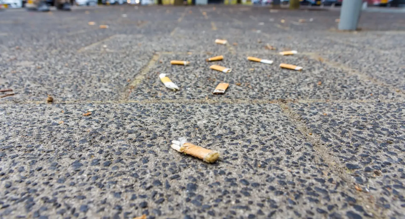 Des experts tirent la sonnette d'alarme après une étude inquiétante sur les filtres de cigarette : 'Pour la santé publique'.
