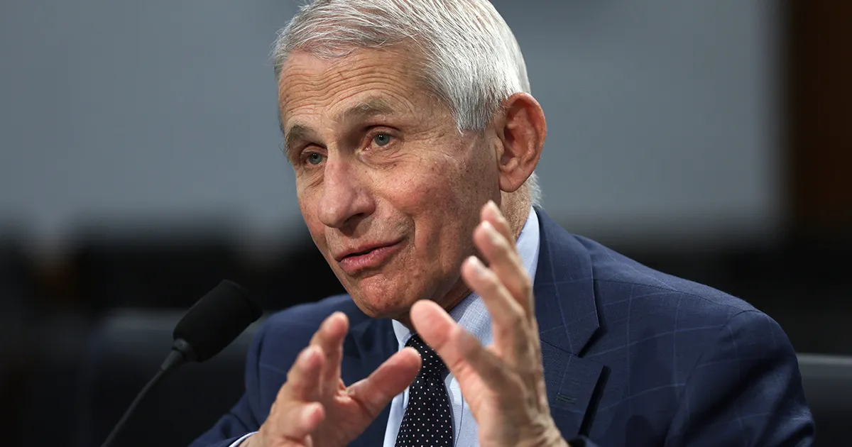 Dr. Fauci : Un Premier Combat Contre la COVID