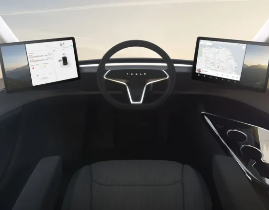 Elon Musk : Le camion semi-remorque de Tesla entre officiellement en production.