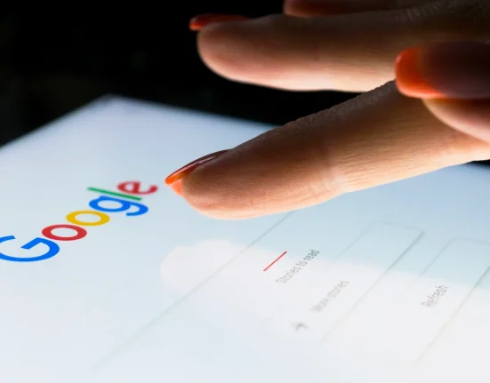 Google met en garde : des contrôles stricts pourraient 'mettre en péril' les moteurs de recherche, appel à la confiance