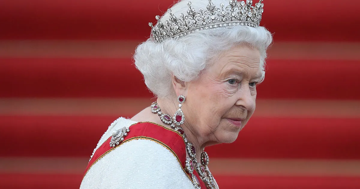 La Santé Déclinante de la Reine Elizabeth II : Informations Inquiétantes