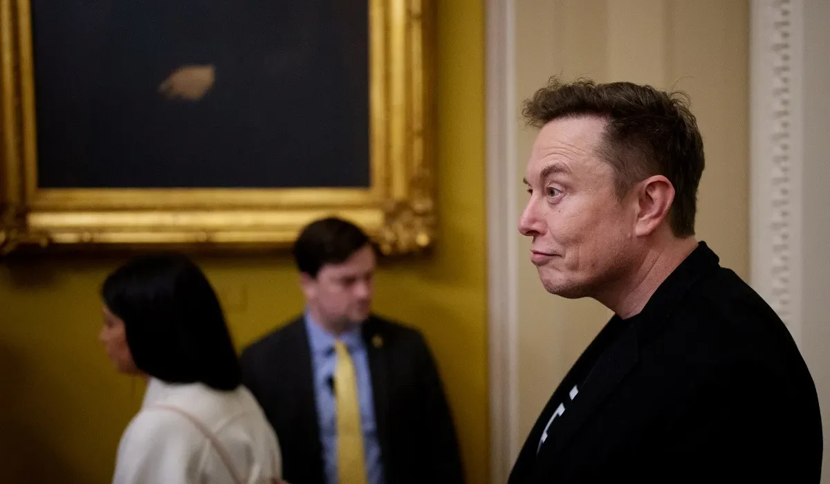 « Le Chatbot Grok d'Elon Évalue la Probabilité que Trump Soit un Acteur Russe »