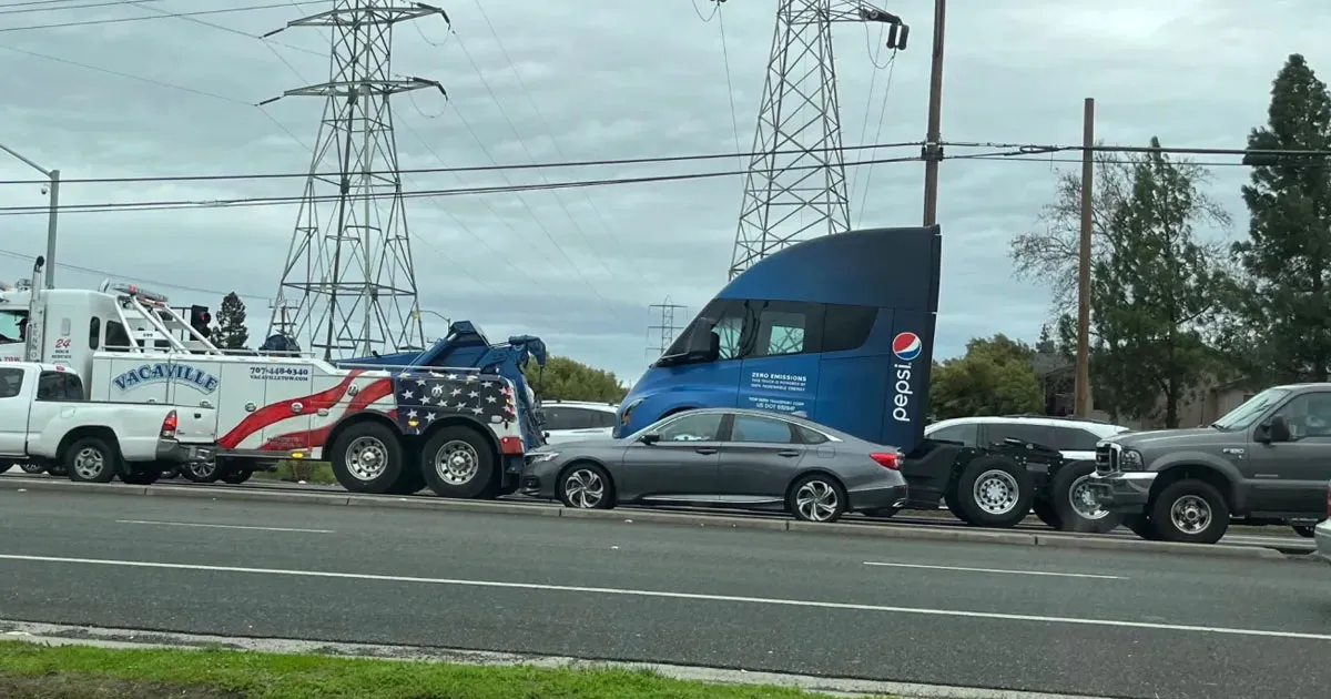 Le Tesla Semi de Pepsi Devra Déjà Être Remorqué