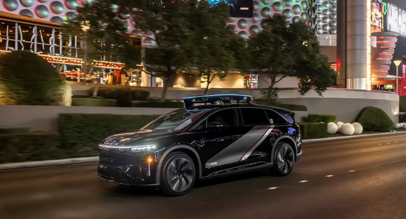 Le robotaxi d’Uber, construit sur la base du Lucid Gravity, entame ses essais sur route avec Nuro