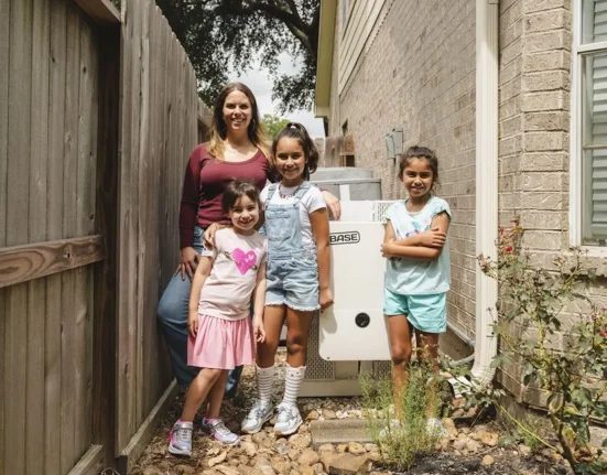 Les constructeurs texans se préparent aux coupures de courant : découvrez les technologies de résilience adoptées par 70 % des acheteurs.
