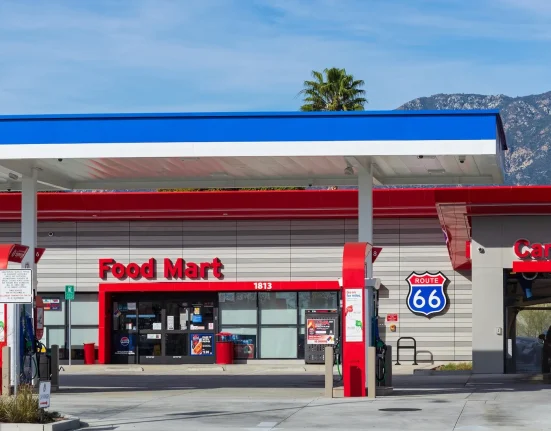Les grandes chaînes de stations-service américaines lancent une révolution dans leur offre client – découvrez les nouveautés.