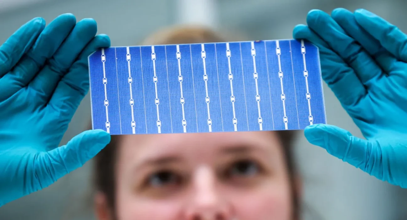 Nouveaux panneaux solaires imprimés en 3D pour fenêtres : une semi-transparence innovante.