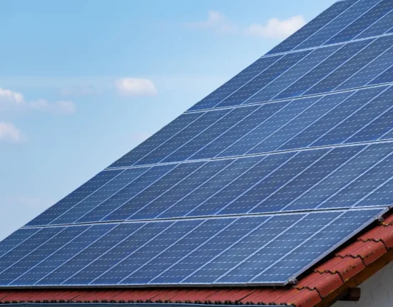 Optimisez la performance de vos panneaux solaires : Astuces des propriétaires pour un meilleur rendement