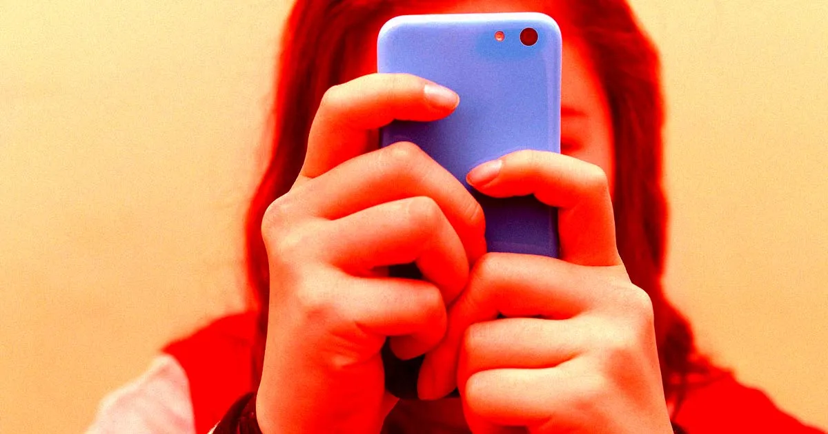 Parents en colère : l'école accusée de dissimuler des nus générés par IA d'élèves.