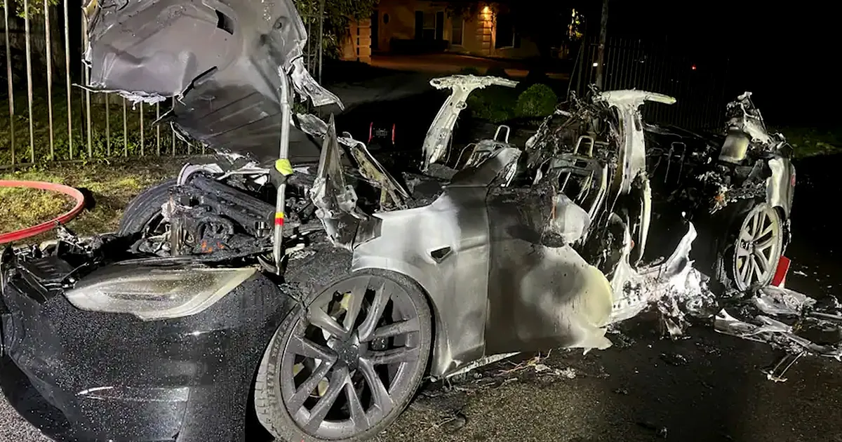 Poursuite Alléguant que les Poignées de Porte Innovantes de Tesla Ont Piégé le Conducteur à l'Intérieur.