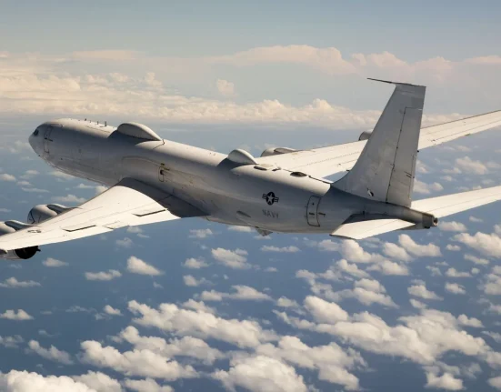 Préparation de l'E-6B de la Marine américaine pour les crises les plus graves.