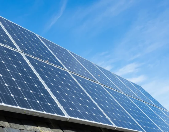 Propriétaires témoignent : l'impact des panneaux solaires et des batteries sur la valeur de revente de leur maison.