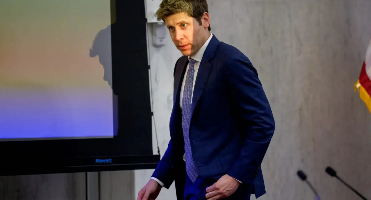 Sam Altman, PDG d'OpenAI, dévoile une annonce surprenante après l'alerte 'code rouge' : 'Notre dernier recours'.