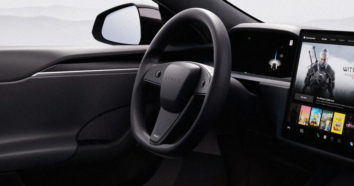 Tesla Opte pour un Volant Classique au Lieu du Yoke Étrange pour la Satisfaction de ses Clients.