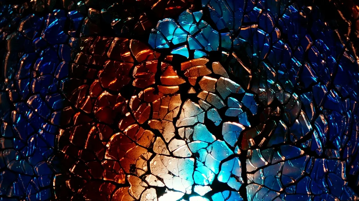 Top Modèle Accusée d'Avoir Subi des Déformations Permanentes Après une Intervention Esthétique