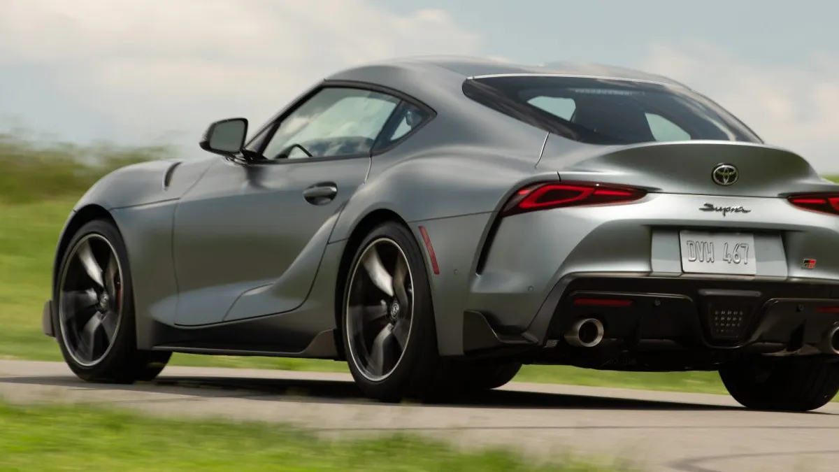 Toyota Révolutionne l'Automobile Électrique avec des Batteries à État Solide Innovantes