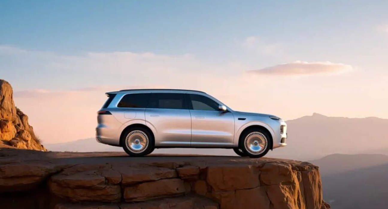 Un VE chinois offre 720 km d’autonomie et une recharge ultra-rapide à 1 000 V