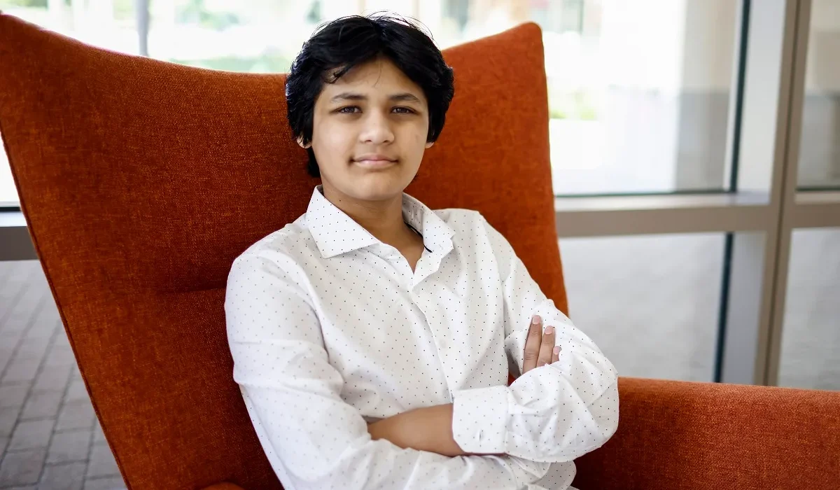 Un adolescent de 14 ans obtient son diplôme universitaire et décroche un emploi chez SpaceX.