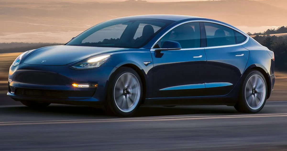 Un conducteur de Tesla déclenche accidentellement une mise à niveau de 4 200 $ en composant par erreur.