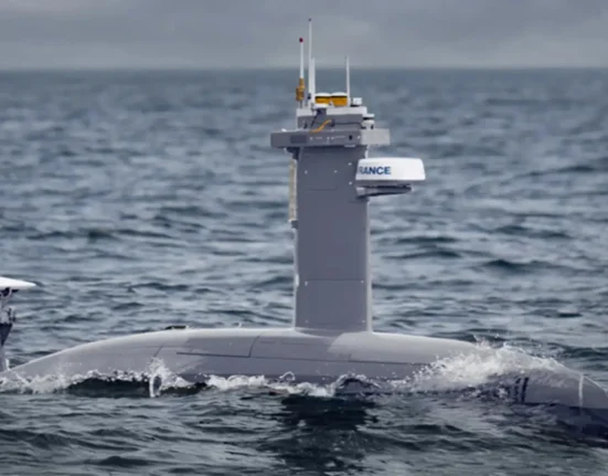 Un drone maritime DriX H-9 de 2 300 miles signe deux nouveaux contrats avec la marine.