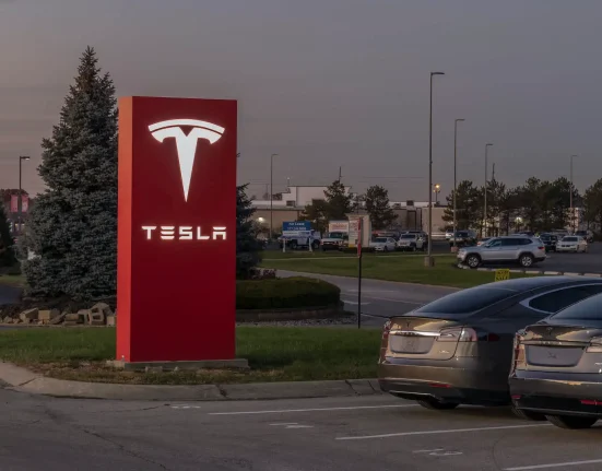 Un nouveau rapport annonce une transformation majeure chez Tesla : 'Visualisez le changement en cours'