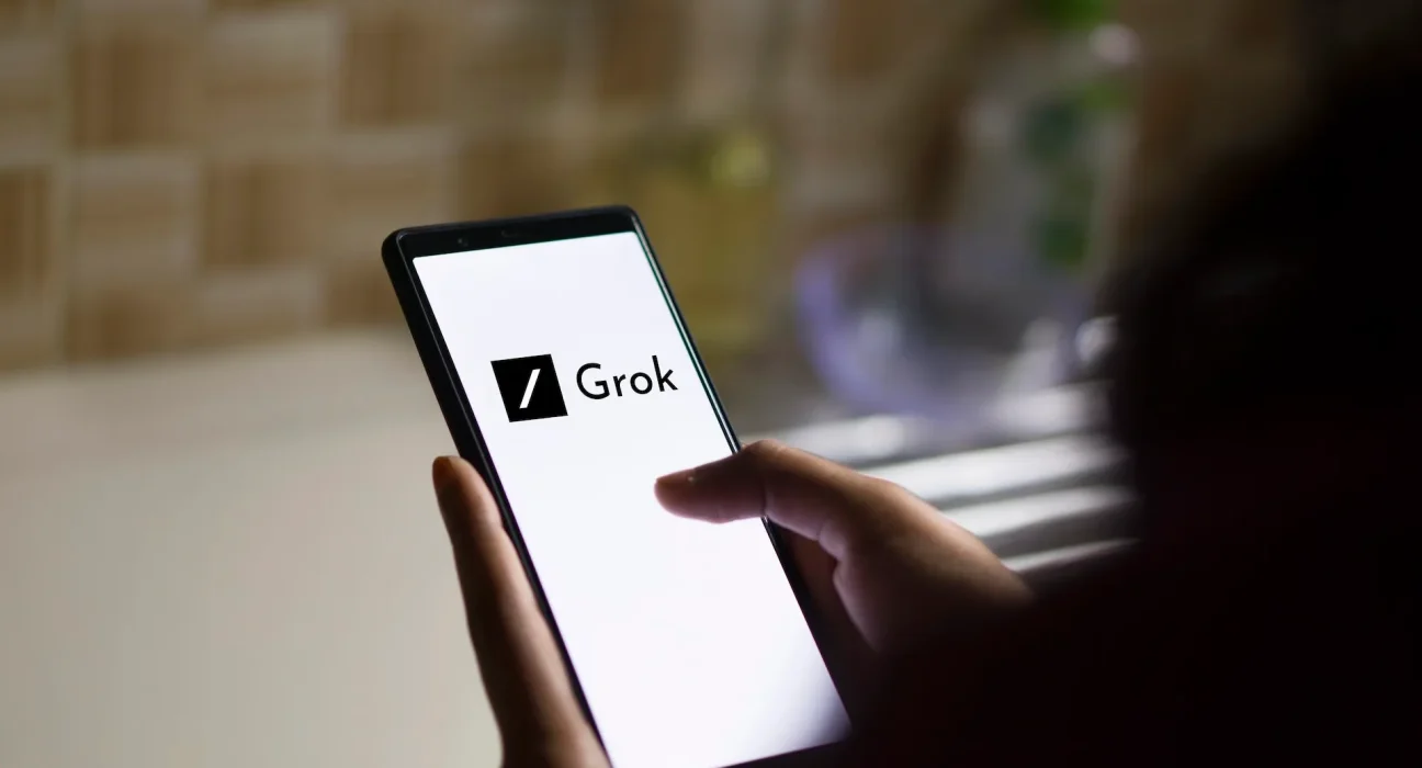 Un rapport révèle que Grok d'Elon Musk produit des milliers d'images troublantes par heure sur les réseaux sociaux : 'Ce n'est pas épicé. C'est illégal.'