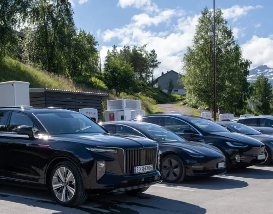 Un secret du pays le plus favorable aux véhicules électriques — et 4 autres actualités automobiles à ne pas manquer cette semaine.