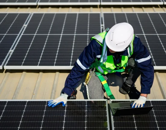 Une avancée révolutionnaire des chercheurs promet de transformer les panneaux solaires : 'Résout plusieurs défis anciens'
