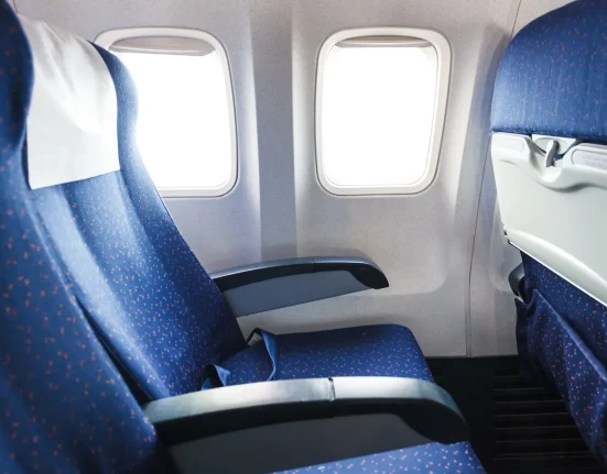 Une nouvelle étude révèle des découvertes inquiétantes sur l'air que nous respirons en avion : ce qu'il faut savoir.
