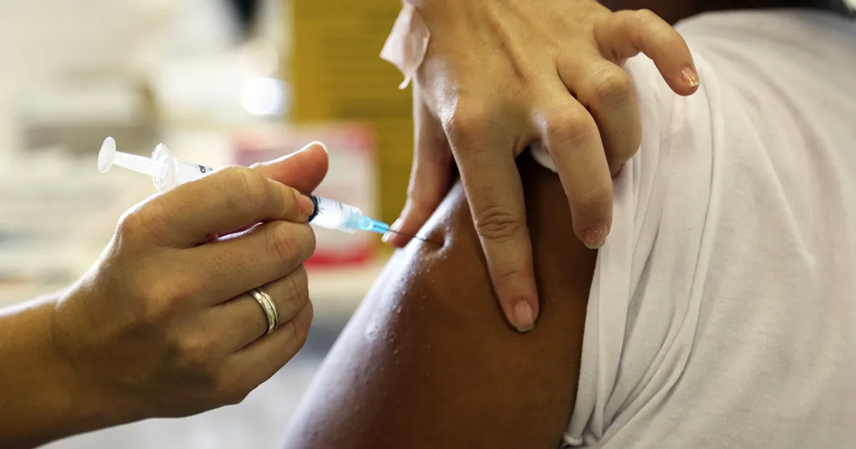 CDC : Les Vaccinés Completement N'ont Pas Besoin de Quarantaine.